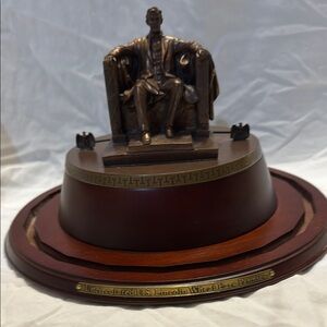 Banbury Mint Bronze Abraham Lincoln Statue on Wooden Base Wheat Penny Display